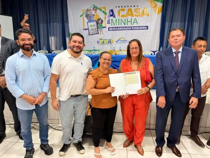 Foto 1 – Peritoró realiza sonho de famílias com entrega de 109 títulos de propriedade pelo programa “A Casa é Minha”; a meta é co