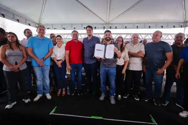 Prefeito Dr. Júnior, senador Weverton e secretário Orleans Brandão entregam mais conquistas para a educação e saúde de Peritoró